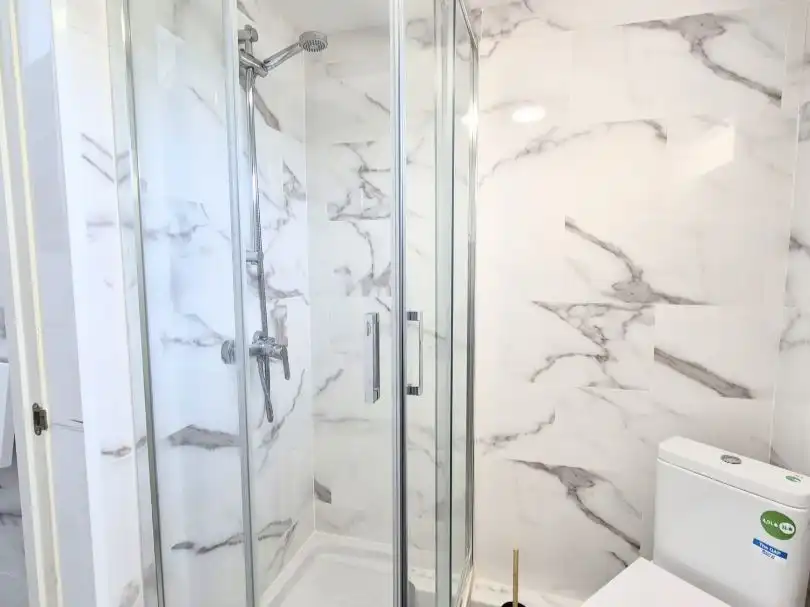 Baño de Piso de alquiler en Alcobendas con Parquet