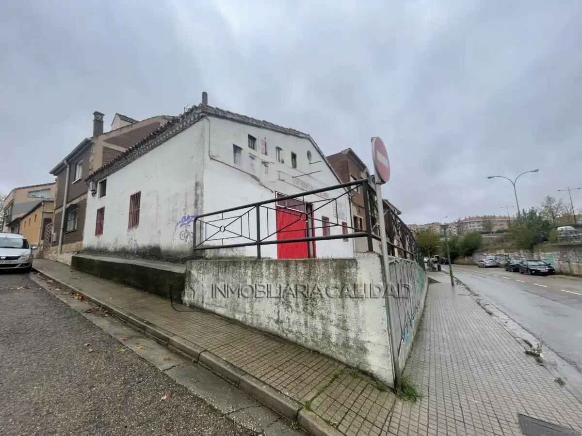 Vista exterior de Casa o xalet en venda en Burgos amb Calefacció