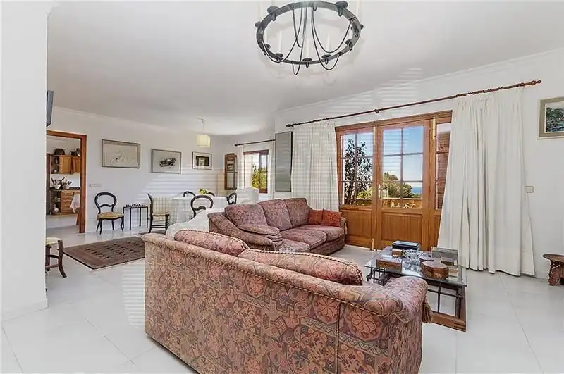 Sala d'estar de Casa o xalet en venda en Calvià amb Calefacció, Jardí privat i Terrassa