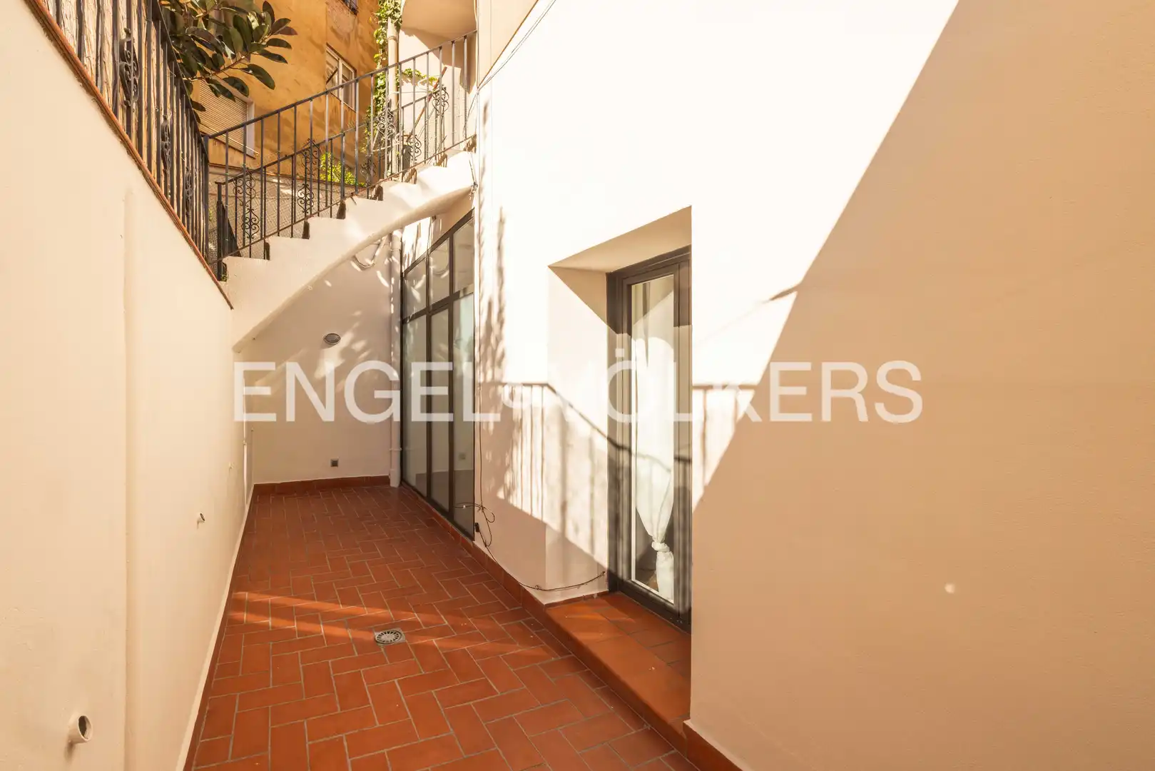 Terrasse von Erdgeschoss zum Verkauf in Barcelona mit Klimaanlage, Heizung und Parkett