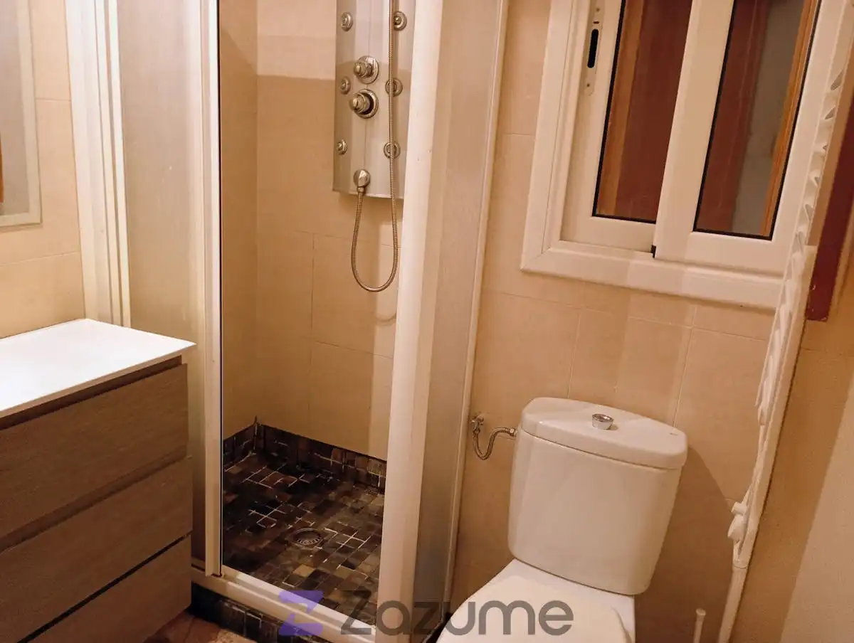 Baño de Piso de alquiler en Barcelona con Parquet, Horno y Lavadora