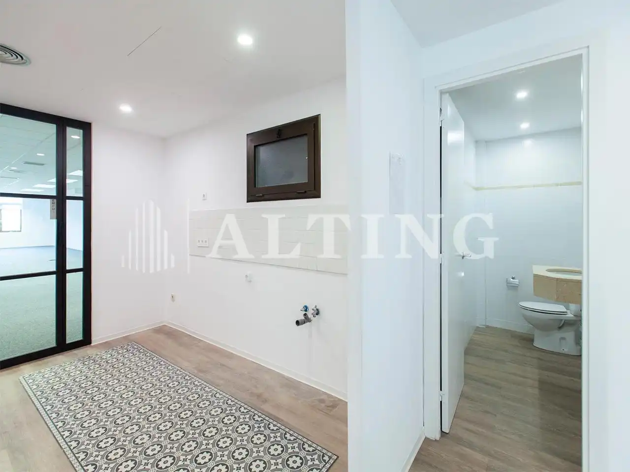 Office space with lift to rent in Catalunya, imagen 11