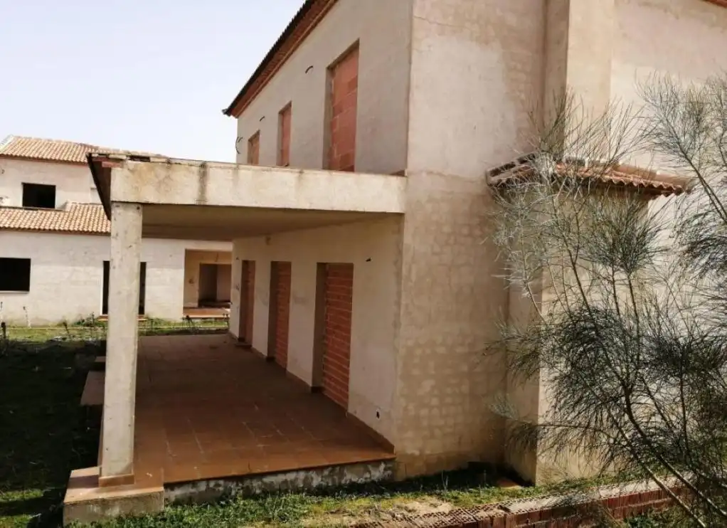 Vista exterior de Edificio en venta en Las Ventas Con Peña Aguilera