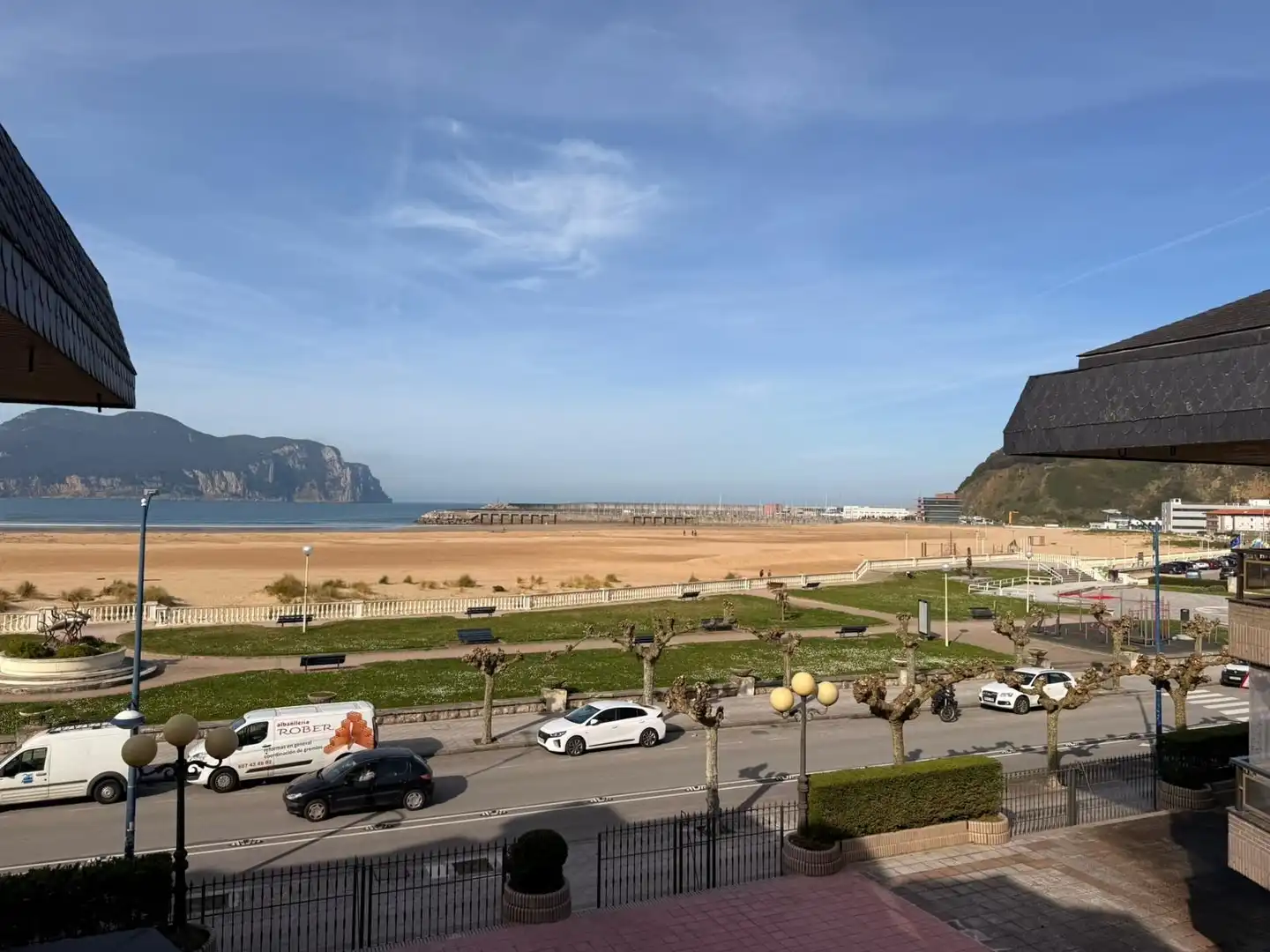 Vista exterior de Apartamento de alquiler en Laredo con Calefacción, Terraza y Amueblado