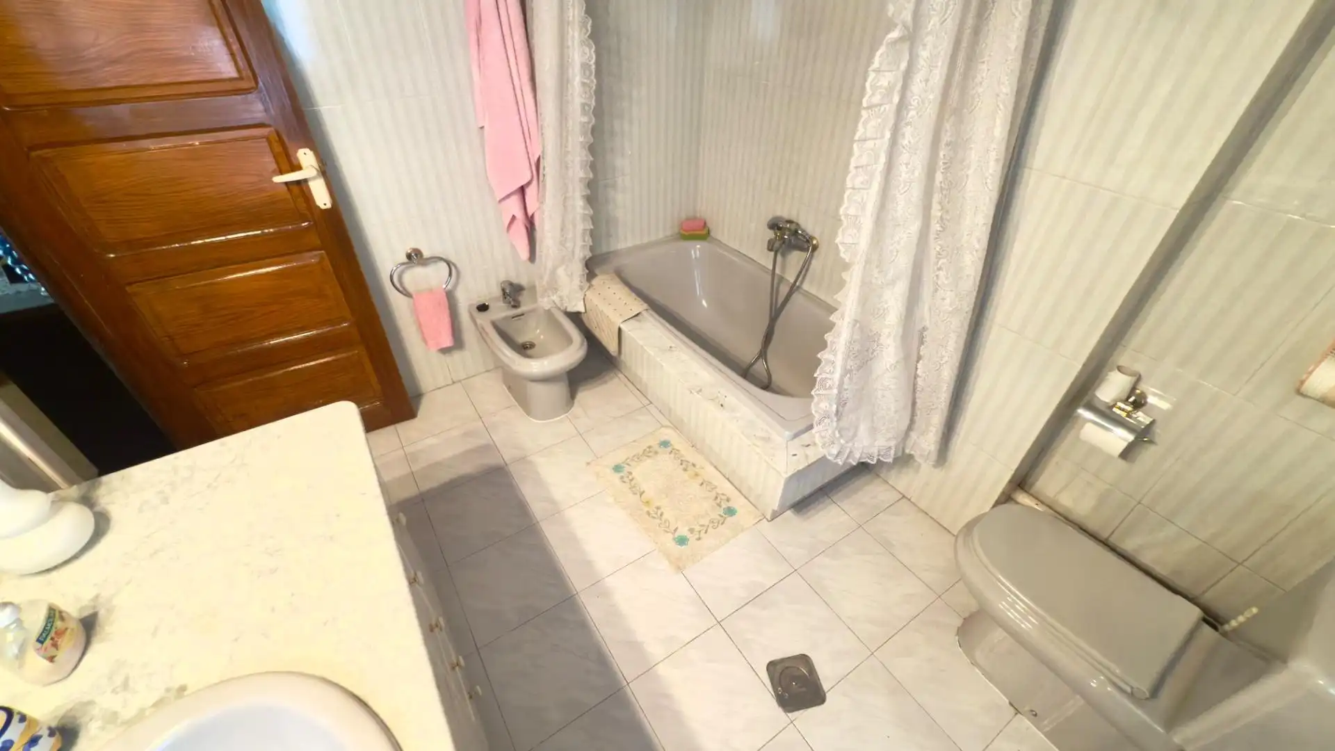 Bathroom of Houses for sale in Ourense Capital   with Private garden, Terrace and Furnished