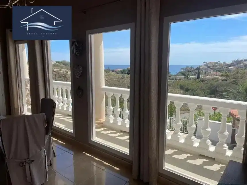 Vista exterior de Casa o xalet en venda en El Campello amb Aire condicionat, Calefacció i Jardí privat