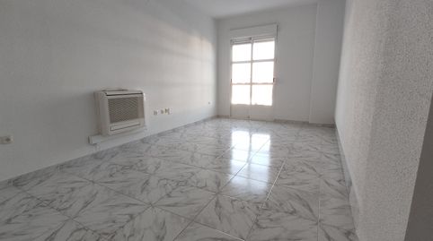 Piso de tres dormitorios con plaza de garaje y trastero