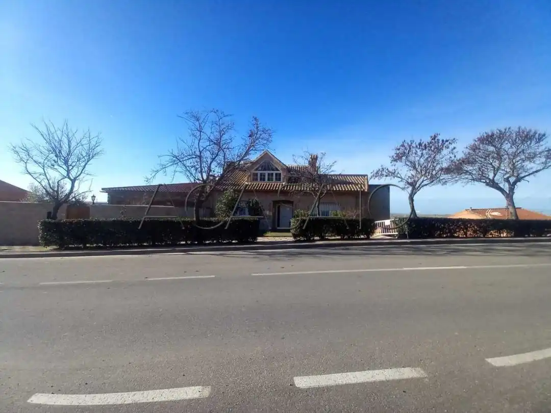 Exterior view of Houses for sale in Maqueda  with Air Conditioner, Heating and Storage room