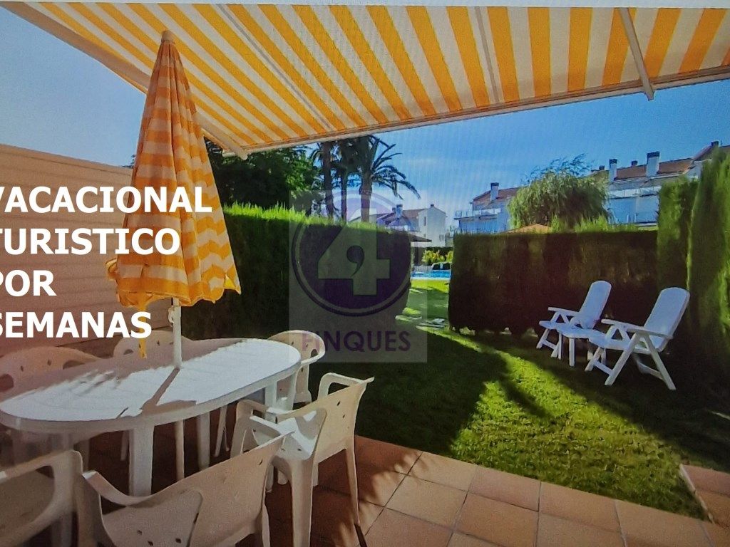 Terrasse von Einfamilien-Reihenhaus miete in Castell-Platja d'Aro mit Schwimmbad und Möbliert