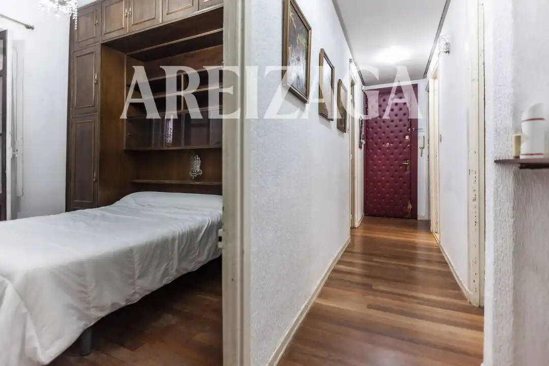 Habitación de Piso en venta en Donostia - San Sebastián  con Calefacción y Balcón
