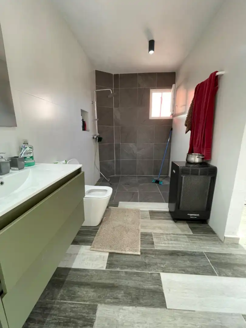 Bathroom of Houses for sale in Pedralba  with Air Conditioner, Swimming Pool and Alarm