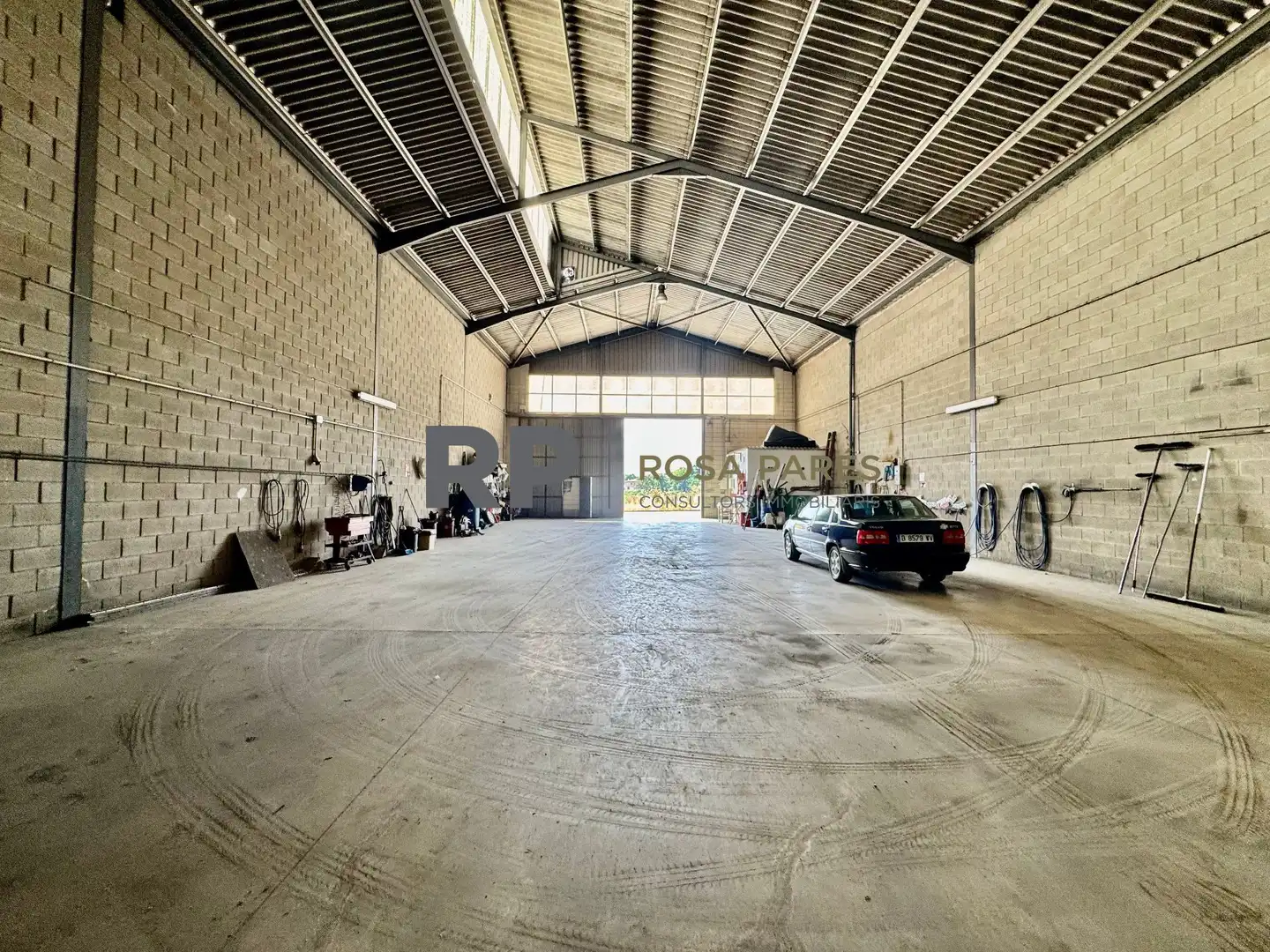 Vista exterior de Nave industrial en venta en Tona