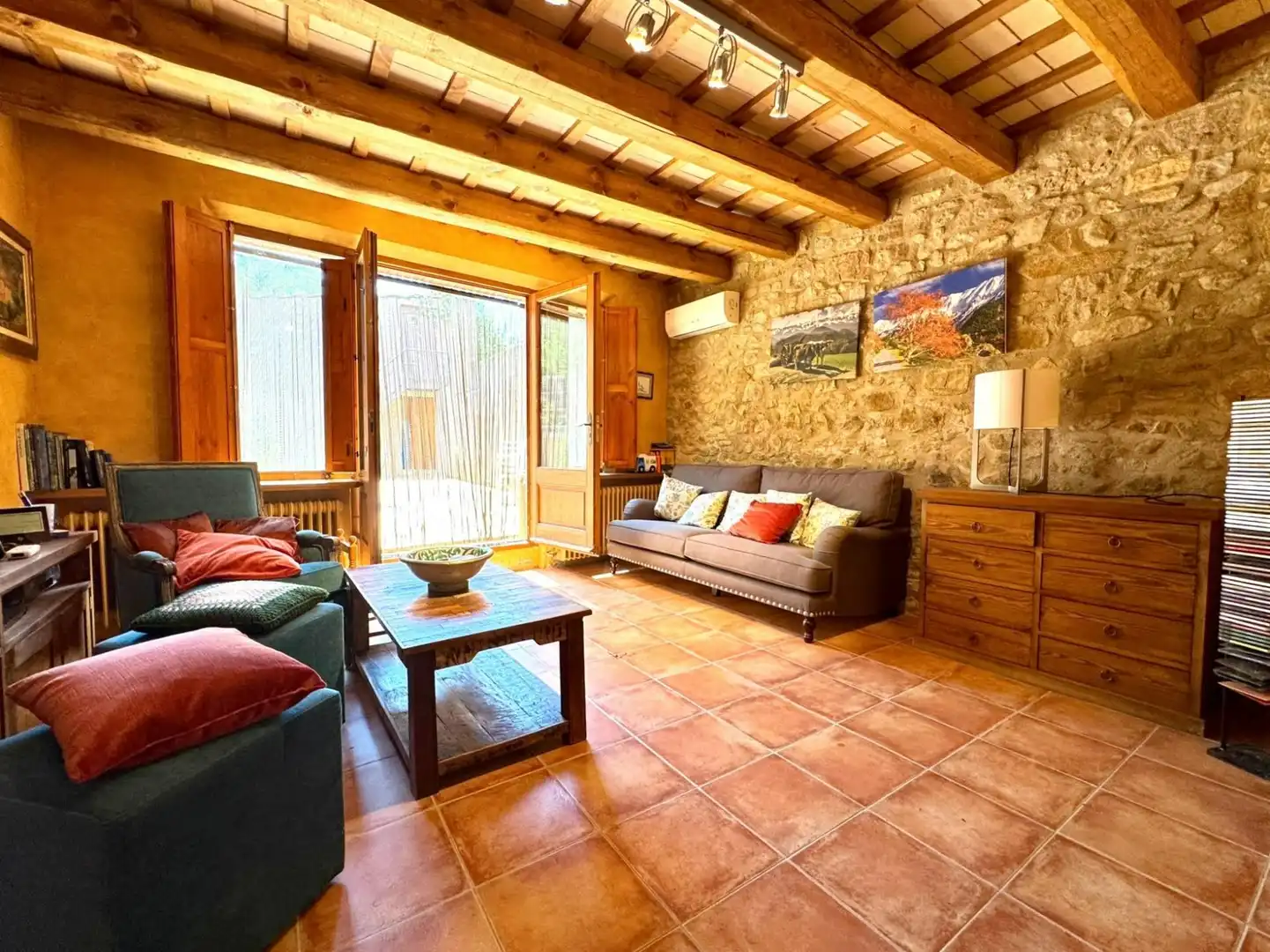Wohnzimmer von Haus oder Chalet zum Verkauf in Ullastret mit Klimaanlage, Heizung und Privatgarten