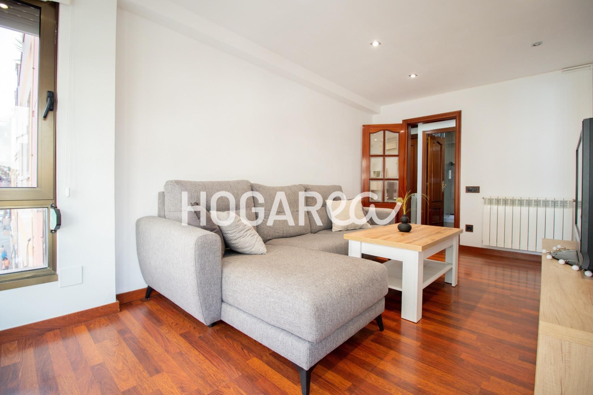 Living room of Flat for sale in Sant Boi de Llobregat  with Air Conditioner, Parquet flooring and Balcony