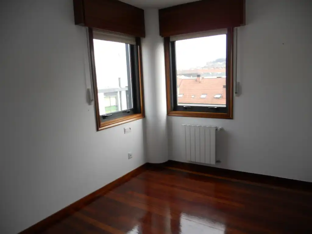 Habitación de Piso de alquiler en Santiago de Compostela  con Calefacción, Trastero y Horno
