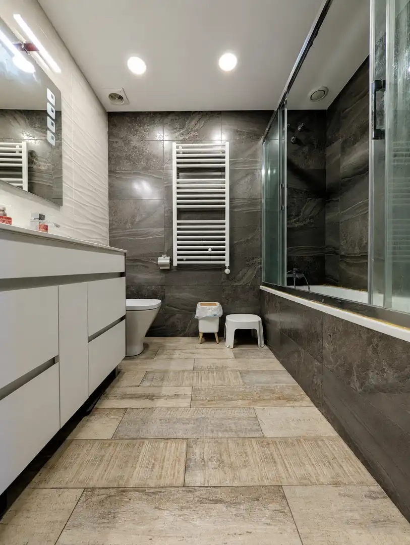Baño de Casa adosada en venta en Badalona con Parquet, Terraza y Trastero