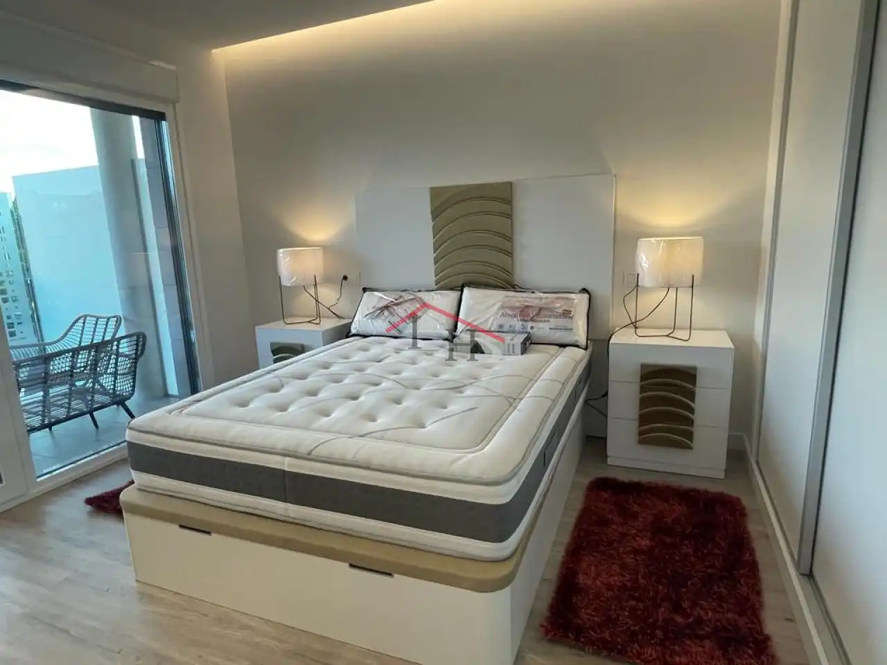 Habitación de Apartamento de alquiler en León Capital  con Calefacción, Parquet y Terraza