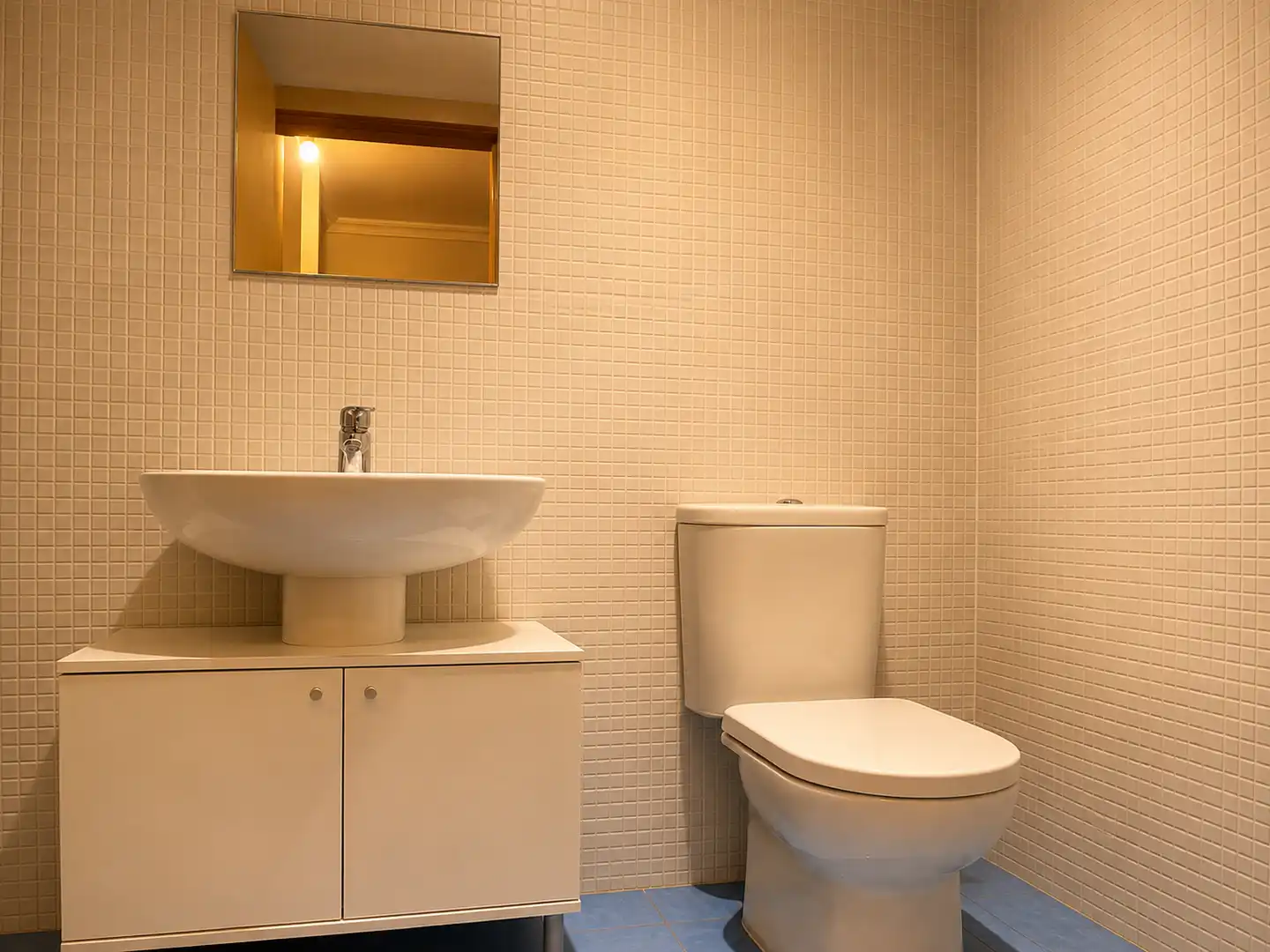 Bathroom of Flat for sale in Valdemoro  with Heating, Storage room and Community pool