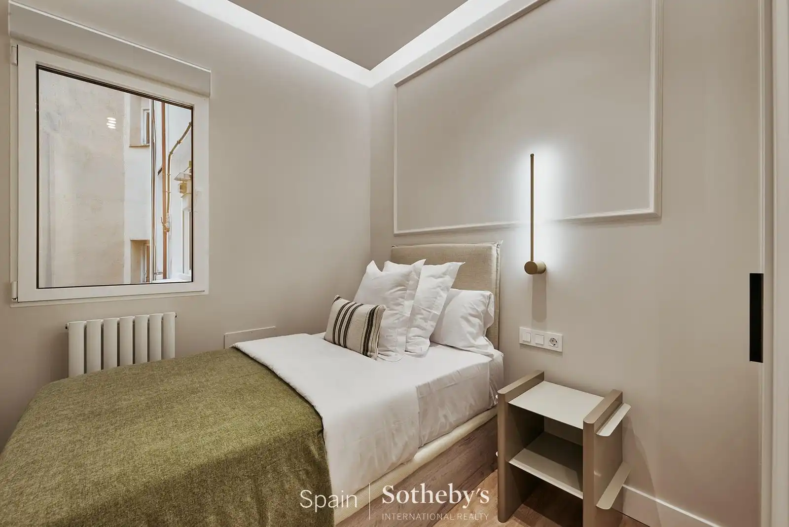 Dormitori de Apartament en venda en Madrid amb Aire condicionat, Calefacció i Terrassa