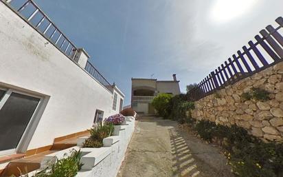 Vista exterior de Casa o xalet en venda en La Bisbal del Penedès amb Aire condicionat, Calefacció i Jardí privat