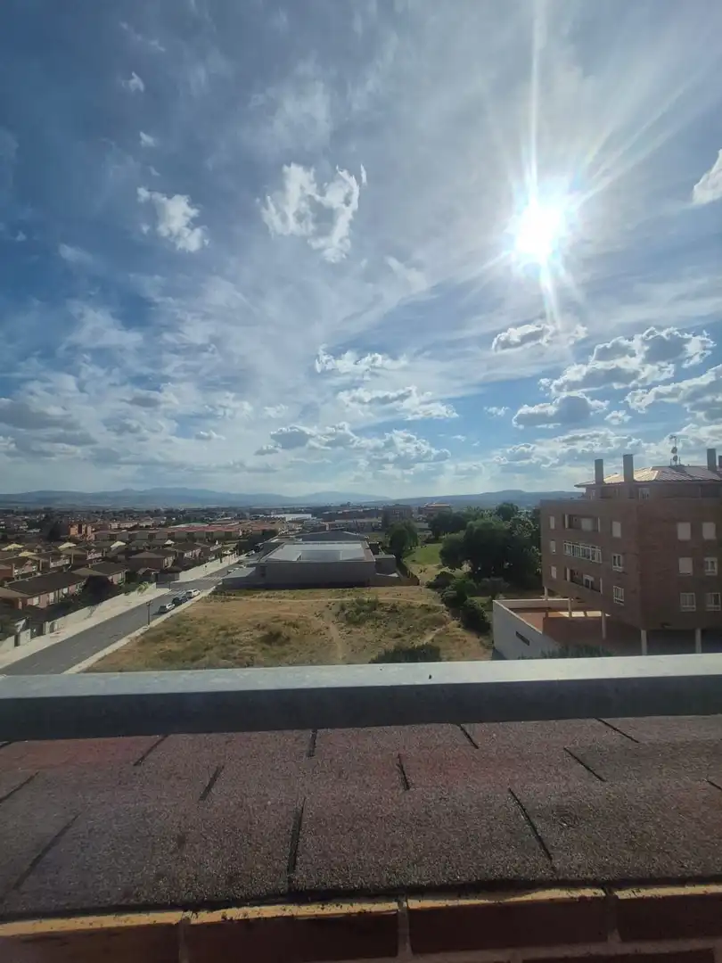 Vista exterior de Àtic en venda en Ávila amb Calefacció, Terrassa i Traster