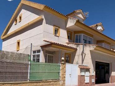 Xalet amb piscina en venda a Arcas del Villar