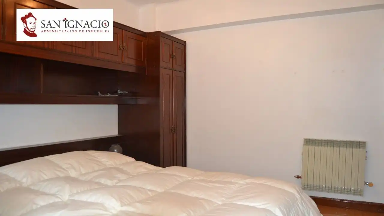 Dormitori de Pis en venda en Villarcayo de Merindad de Castilla la Vieja amb Terrassa i Moblat