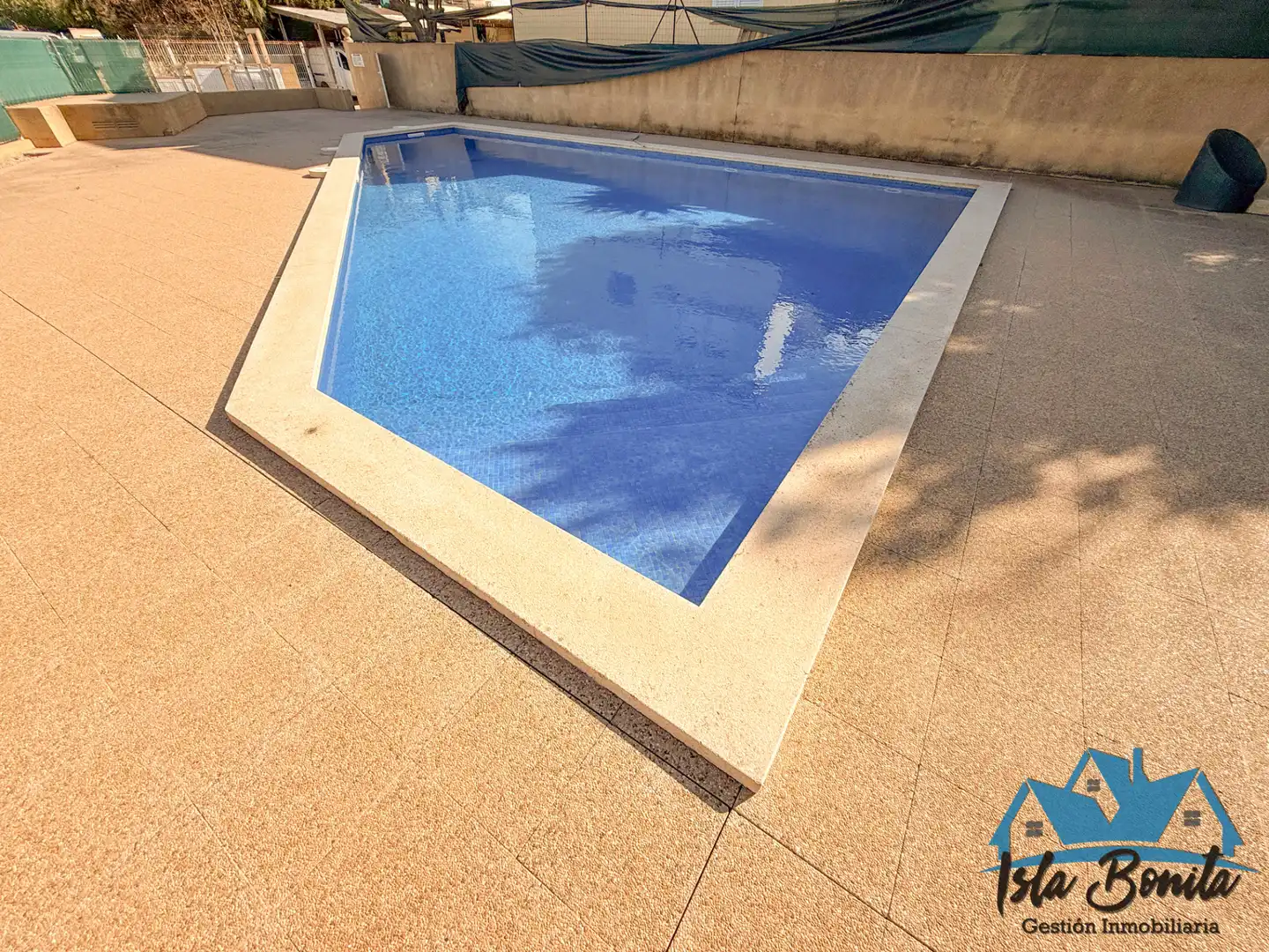 Piscina de Casa adosada en venda en Llucmajor amb Aire condicionat, Calefacció i Jardí privat