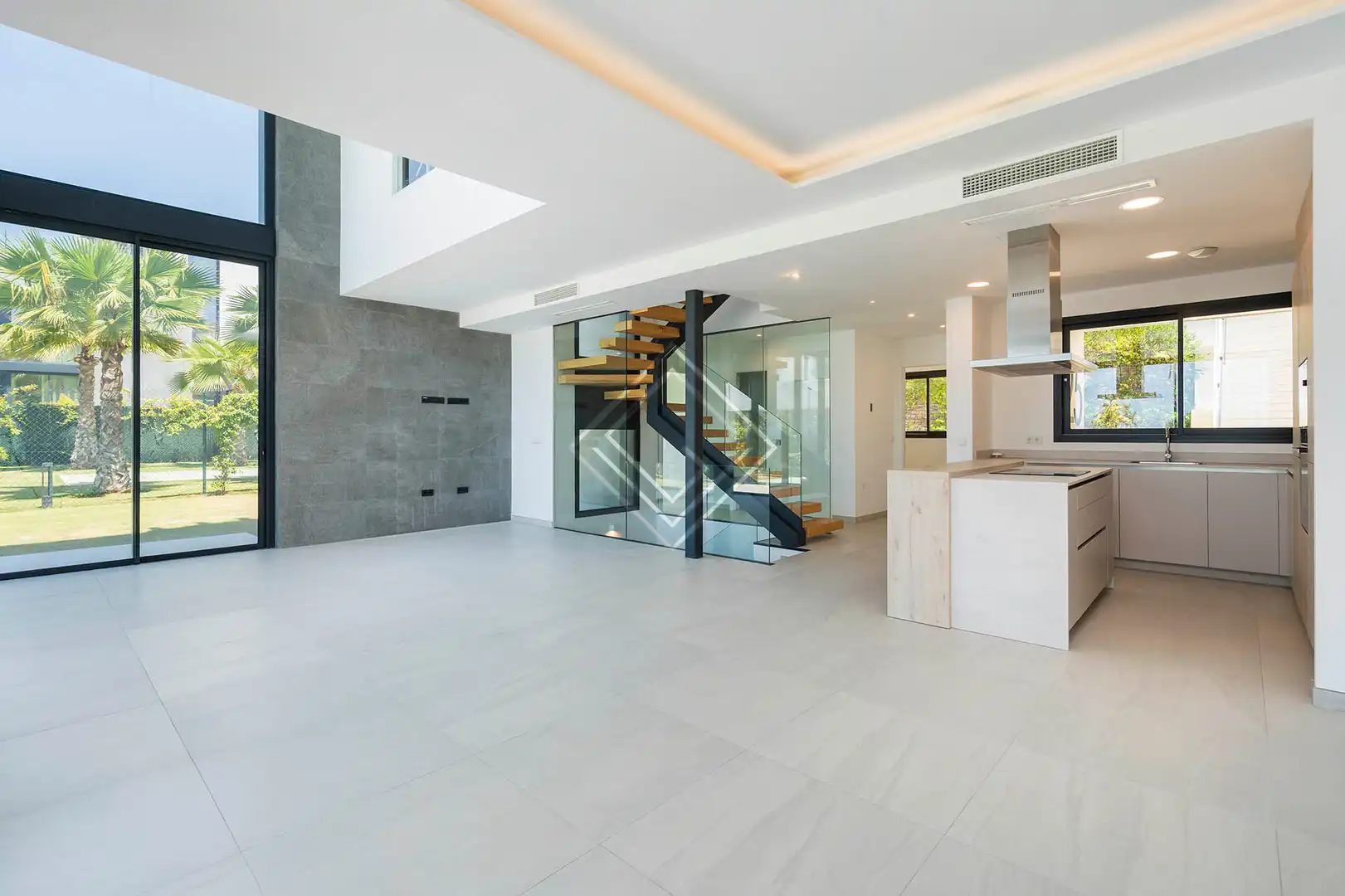 Chalet con piscina en venta en Río Real - Los Monteros, imagen 4
