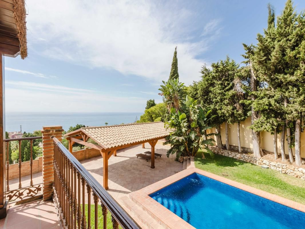 Piscina de Casa o xalet en venda en Benalmádena amb Aire condicionat, Jardí privat i Terrassa