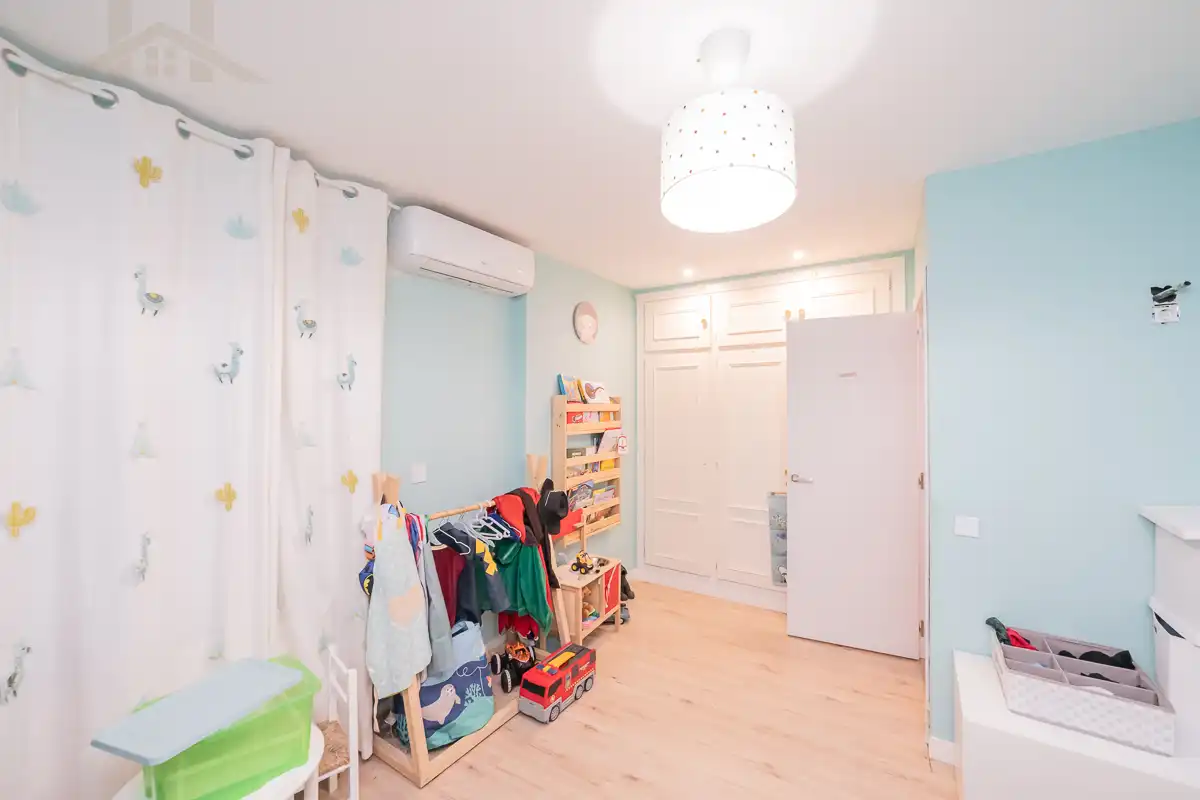 Habitación de Dúplex en venta en Sevilla la Nueva con Aire acondicionado, Calefacción y Balcón
