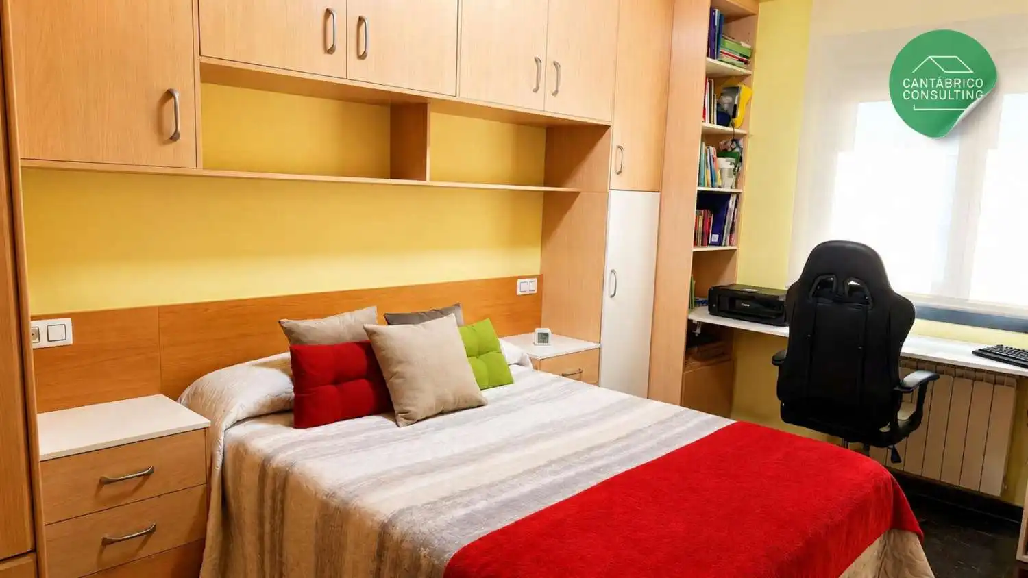 Dormitori de Pis en venda en Navia amb Calefacció, Parquet i Terrassa