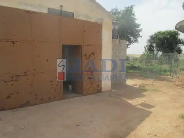 Vista exterior de Finca rústica en venda en Valdepeñas amb Aire condicionat, Calefacció i Piscina