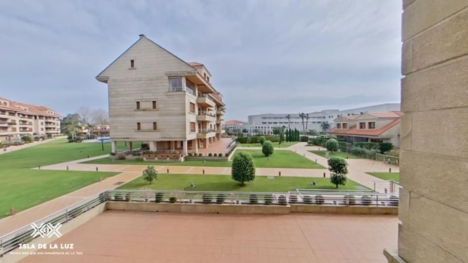 Vista exterior de Pis en venda en O Grove   amb Calefacció, Jardí privat i Terrassa