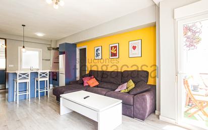 Living room of Flat to rent in  Madrid Capital  with Heating, Terrace and Furnished