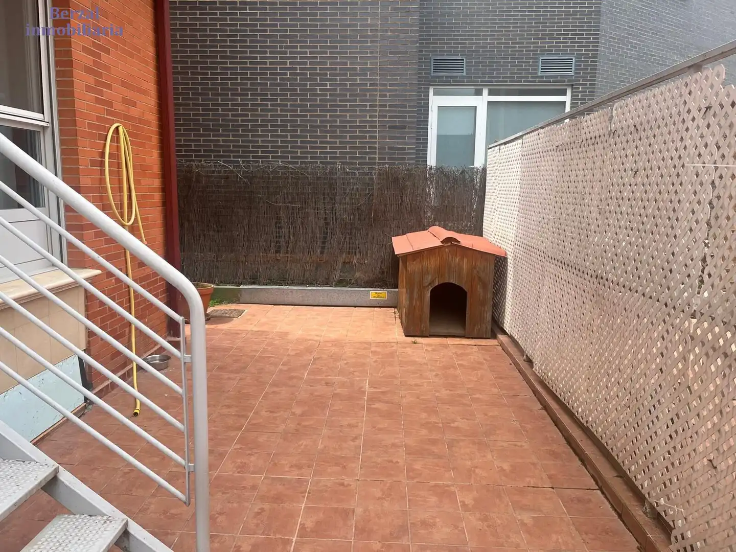 Terrassa de Casa adosada en venda en  Logroño amb Aire condicionat, Calefacció i Jardí privat