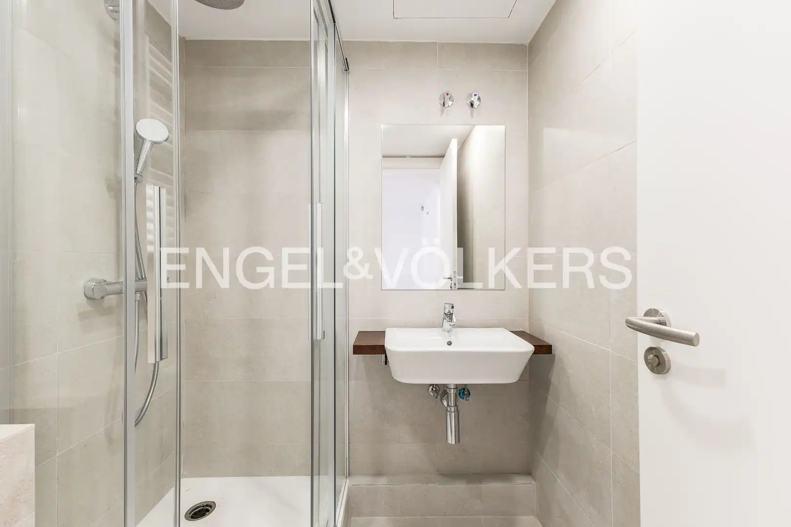 Baño de Dúplex en venta en Barcelona con Aire acondicionado, Calefacción y Jardín privado