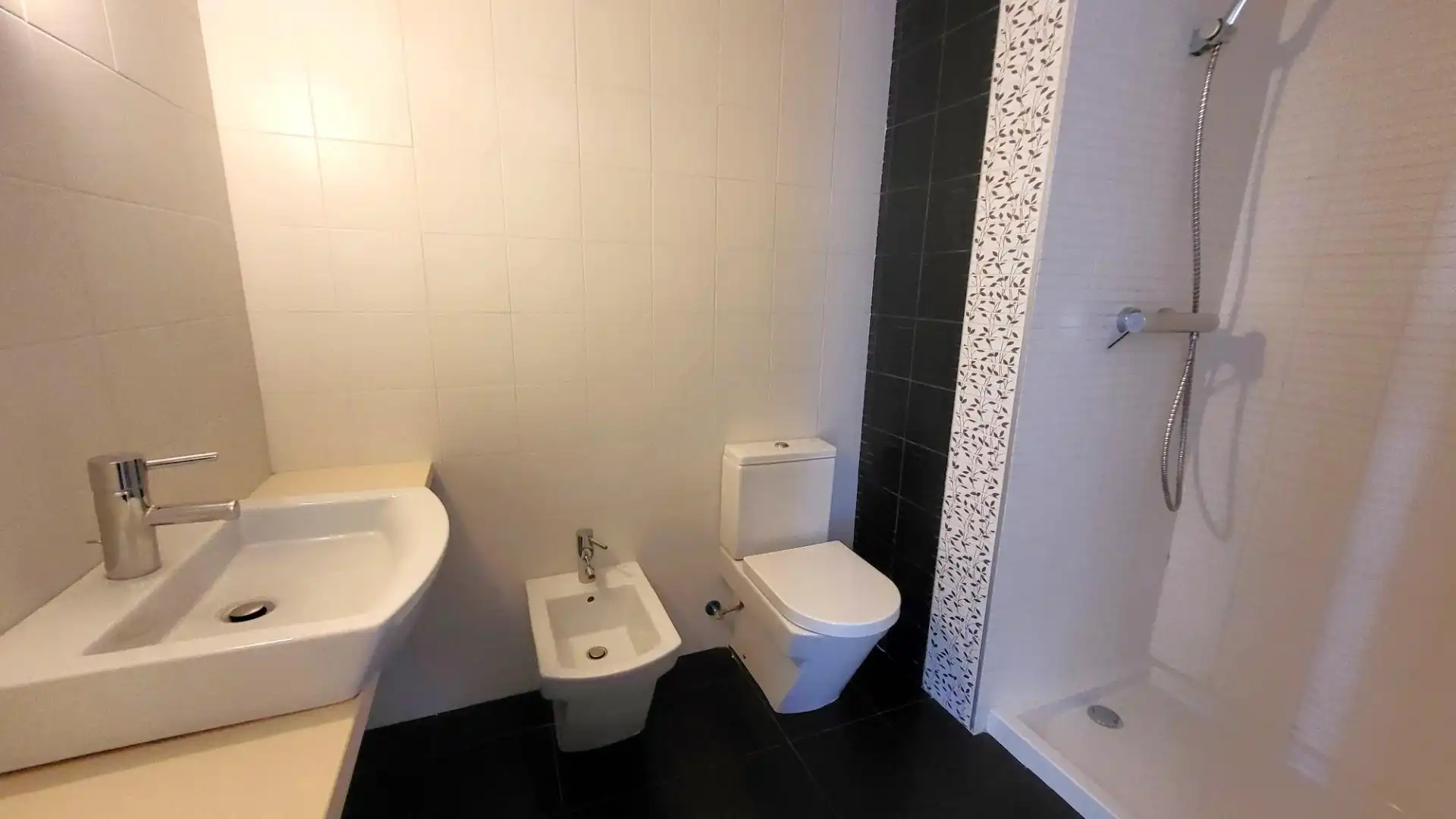 Baño de Apartamento en venta en Elche / Elx con Aire acondicionado, Calefacción y Terraza