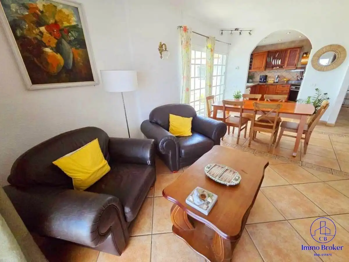 Sala d'estar de Finca rústica en venda en Guía de Isora amb Aire condicionat, Jardí privat i Traster