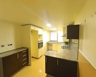 Kitchen of Flat for sale in Vilafranca del Penedès  with Air Conditioner, Heating and Oven