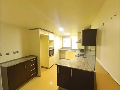 Kitchen of Flat for sale in Vilafranca del Penedès  with Air Conditioner, Heating and Oven