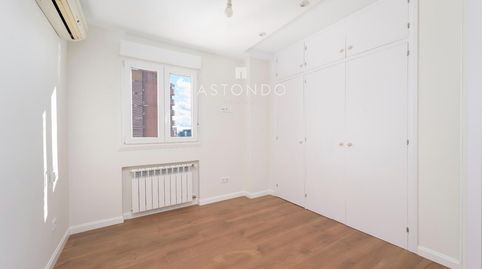 Piso de 3 dormitorios en alquiler totalmente reformado en urbanización privada con piscina y garaje. Barrio Castilla, Chamartin., immagine 4