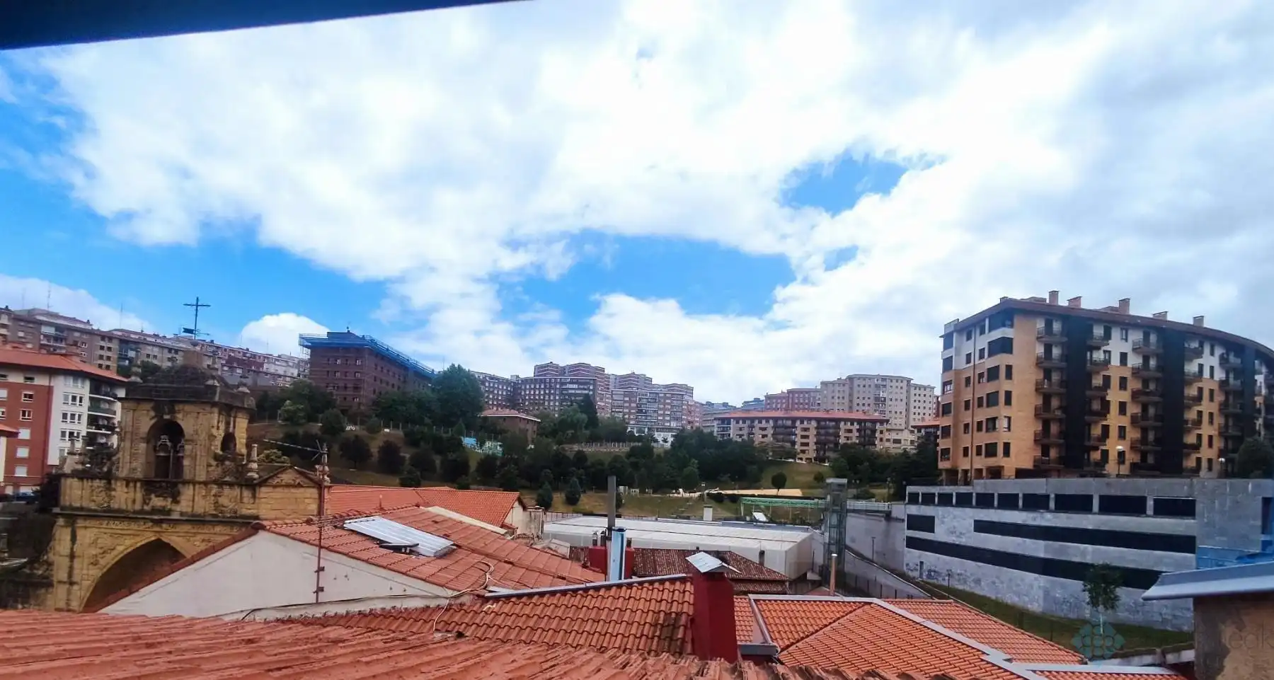Vista exterior de Pis en venda en Bilbao  amb Calefacció, Moblat i Balcó