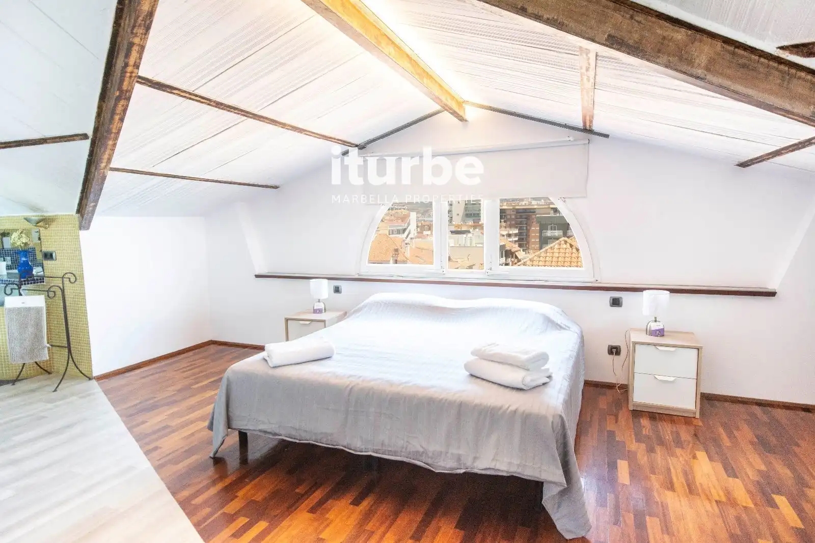 Schlafzimmer von Dachboden zur Miete in Fuengirola mit Klimaanlage, Terrasse und Möbliert