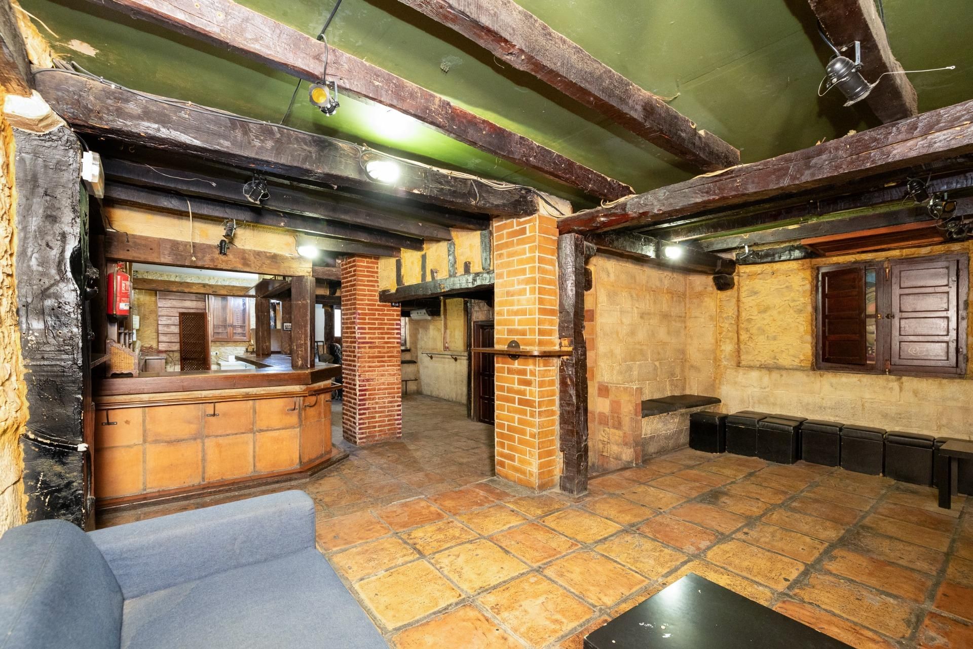 Premises for sale in  Granada Capital