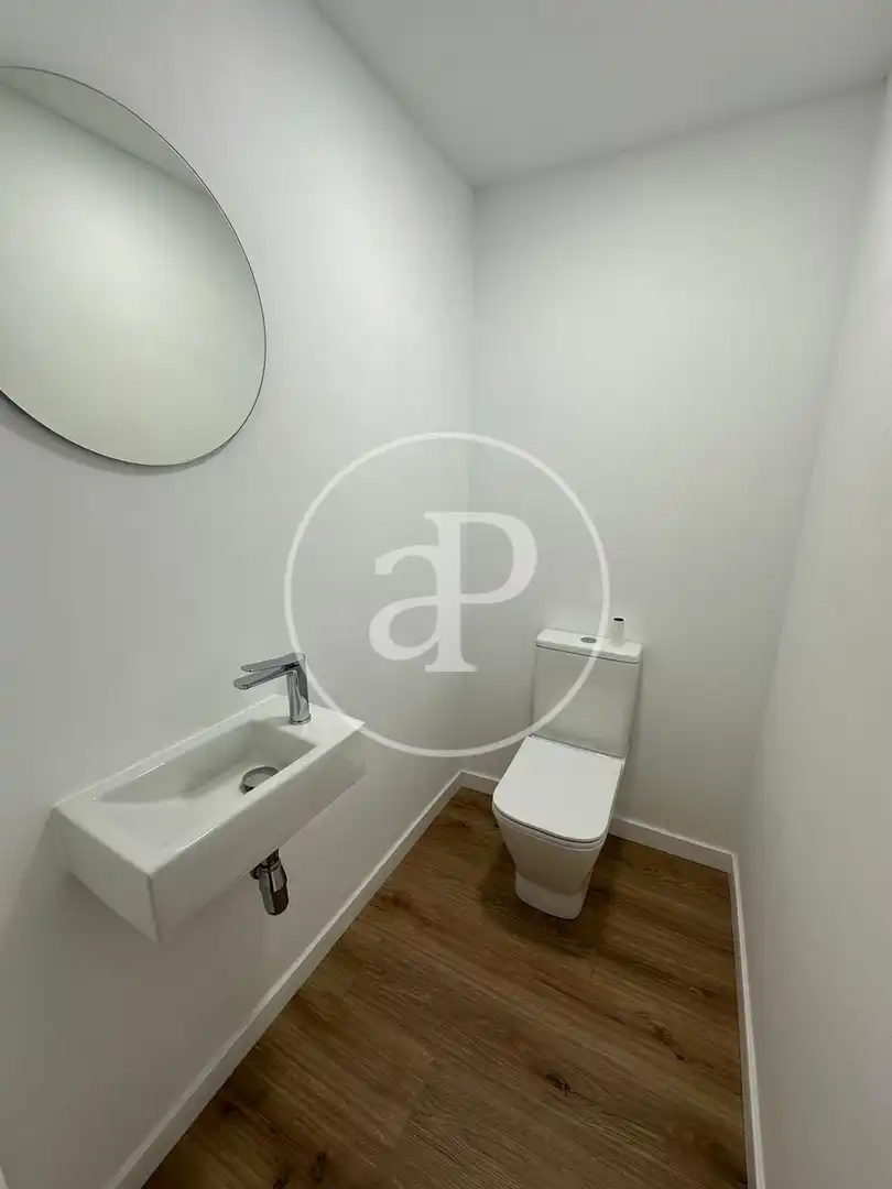 Badezimmer von Wohnung zur Miete in Valencia mit Klimaanlage, Heizung und Terrasse