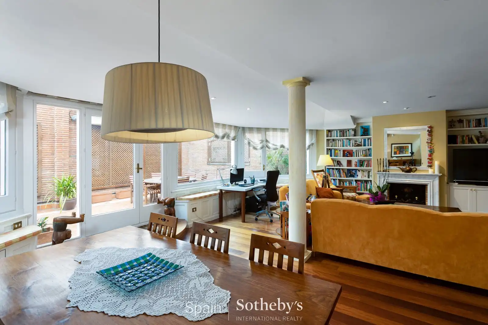 Comedor de Casa o chalet en venta en Badalona con Aire acondicionado, Calefacción y Jardín privado