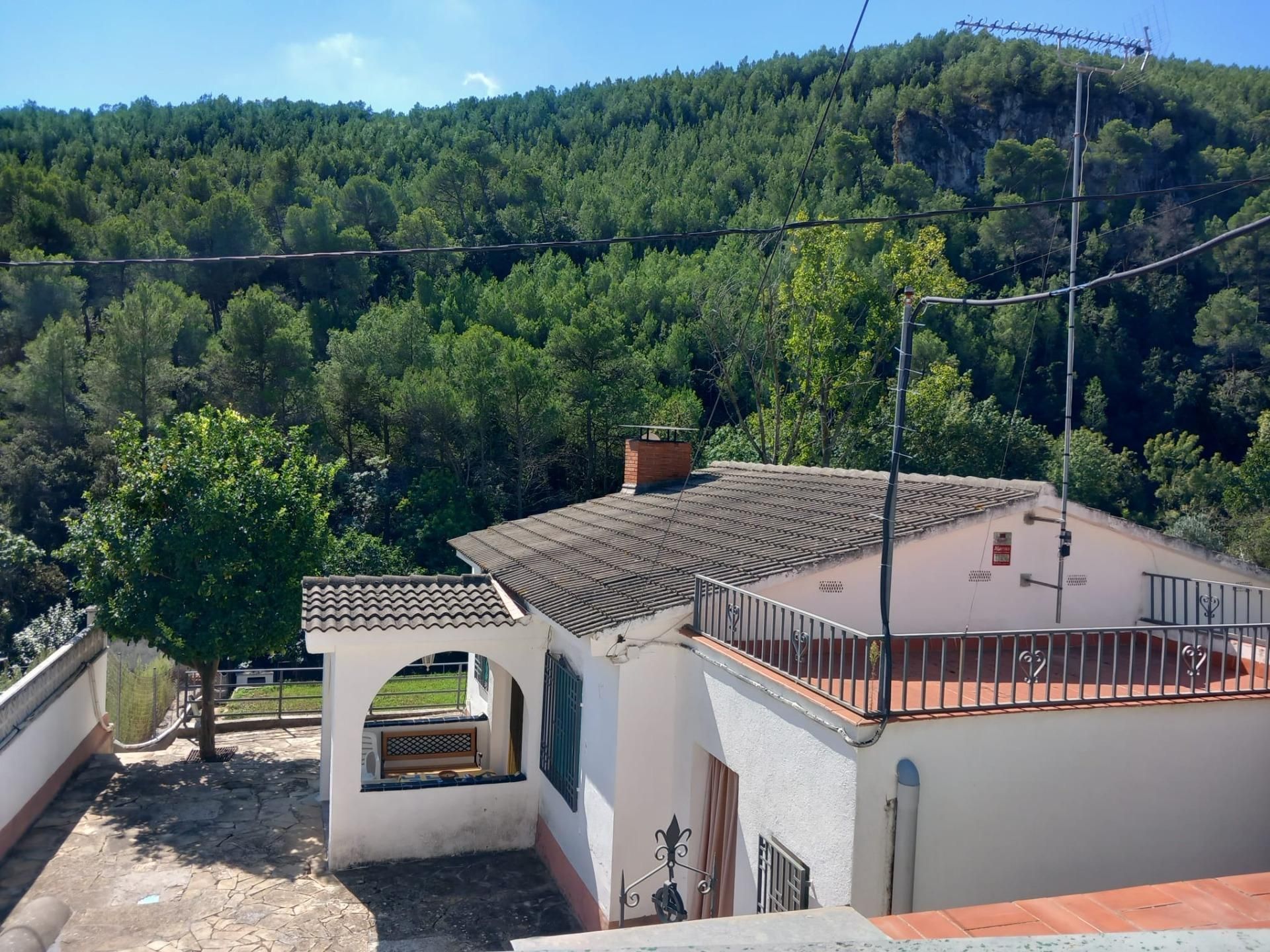 Vista exterior de Casa o xalet en venda en Torrelles de Foix amb Traster i Piscina