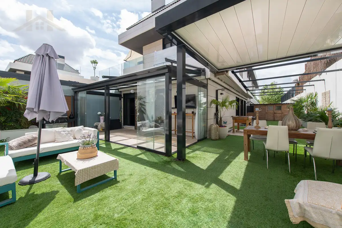 Terrasse von Maisonette zum Verkauf in Boadilla del Monte mit Klimaanlage, Privatgarten und Abstellraum