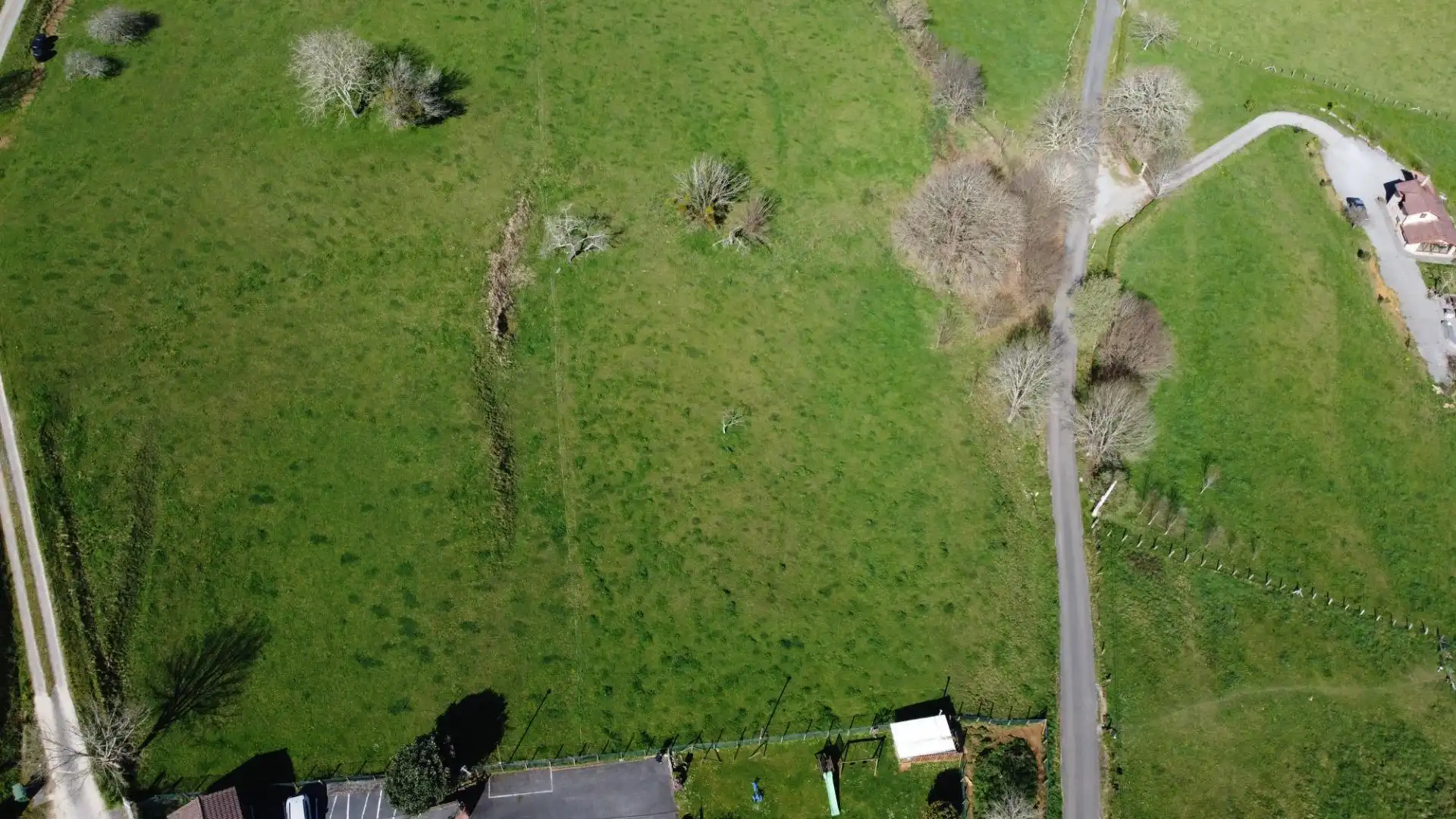 Buildings for sale in Lugar Parres, Parres